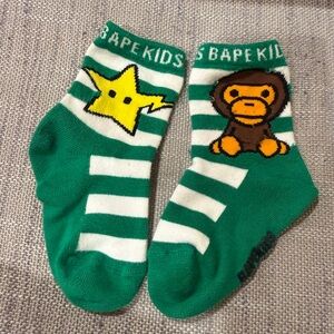 BAPE KIDS Green Striped Socks with Star and Baby Milo